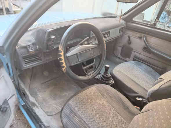 سياره برازيلي موديل 86 بلاديه بدون صبغ 
سعر ٣٥ وبيه مجال
للاتصال ***********
غير متواجد فيس بغداد
