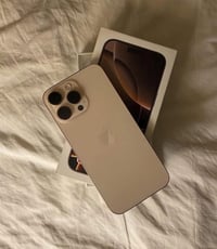 أيفون 16برو ماكس لون ذهبي ذاكرة 256 بطارية 98 بعدة بداخل الضمان شخط وا...