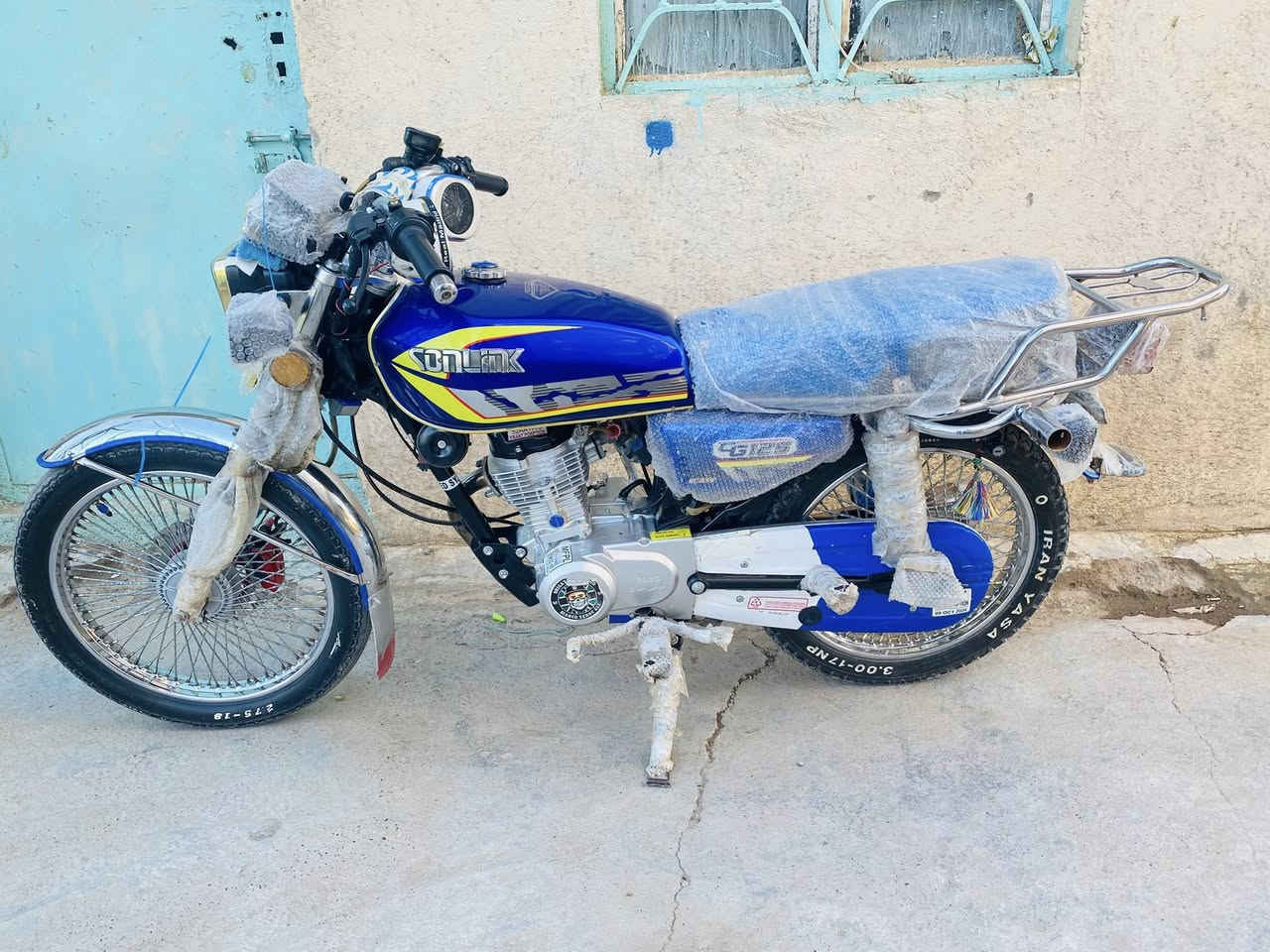 السلام عليكم تايكر مديل ٢٣ مكفول كفاله عامه ب ٦٠٠. وبي مجال ***********
