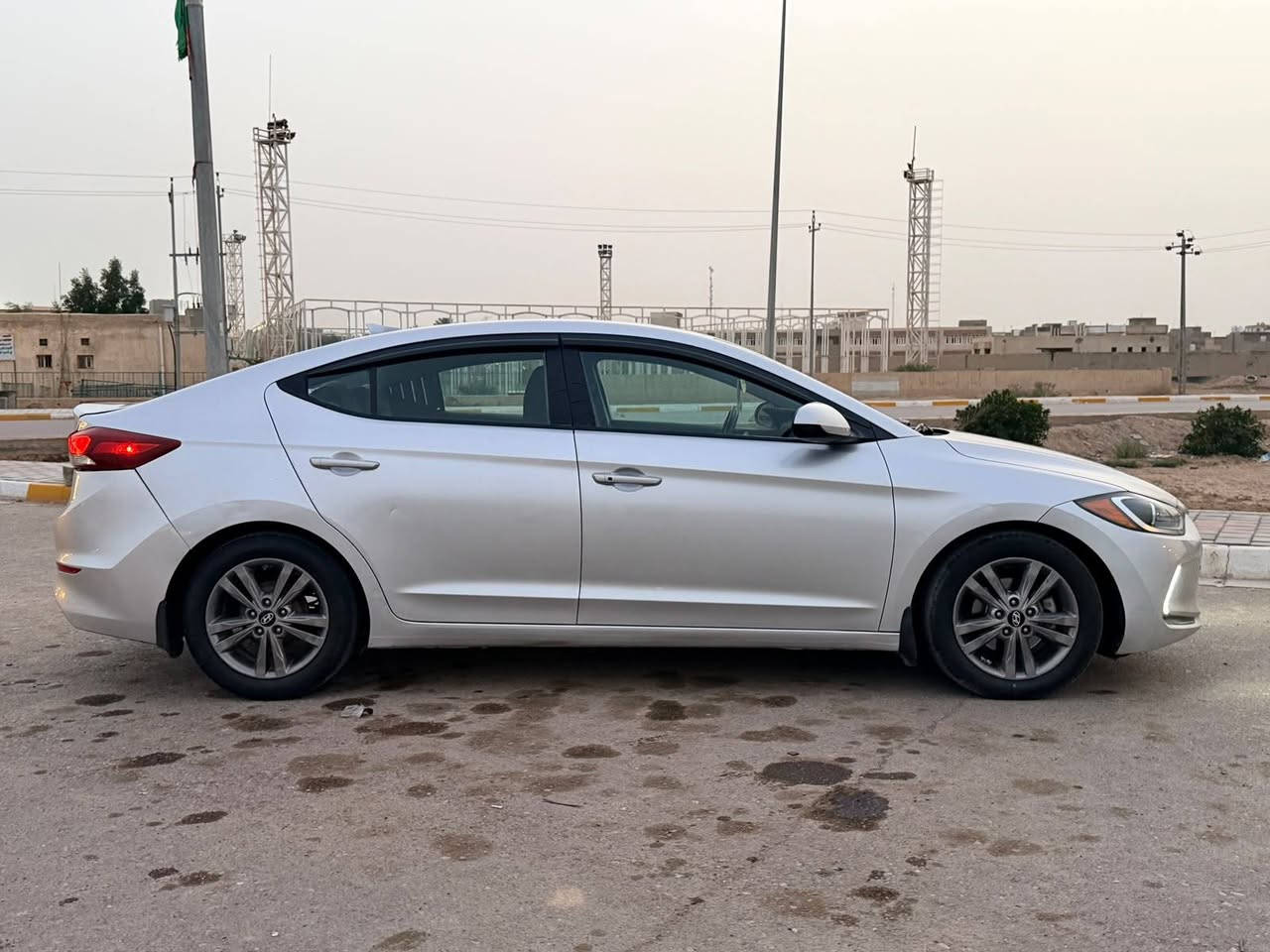 سلام عليكم 
للبيع  النترا وارد امريكي 2017
رقم بغداد تحويل ثاني يوم
مكينة 2000دوش
السعر 115 قابل للتفاوض
سيارة فول موصفات عدا فتحة
بصمة 
تحكم ستيرن 
كروز سرعة
ردارات 
حساسات
كامرة خلفية دوارة
شاشة كار بلي

حادث السيارة فقط قبق الصندوق سونار بالصور
مكينة فقط وجه المكينة مفتوح معلين كازكيت 
الكير تبديل قلايچ فقط 
صدر حدادية جديد
تخم تاير جديد
إدامة كاملة على المكينة
سيارة جاهزة من الدعامية للدعامية تراي للبصرة 
مكان السيارة واسط الصويرة 

اتصال 📞 ***********
