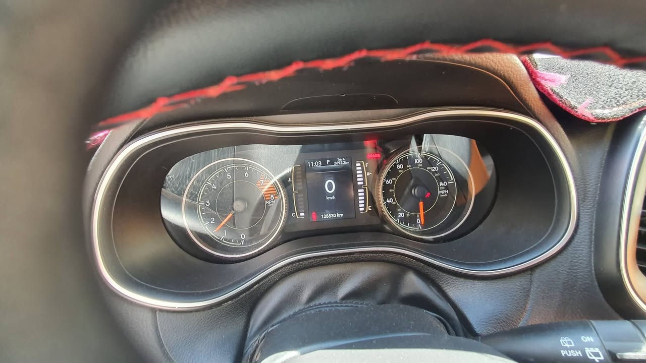 جيب شيروكي للبيع
٢٠١٩ ، ٦ سلندر 
رقم انبار 
ب١٤٠ 
***********
