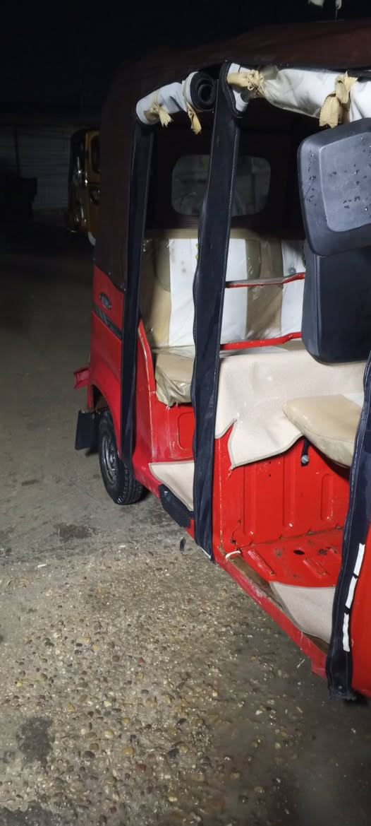 السلام عليكم تكتك البيع موديل 2020 مرقم بغداد سنويه هزه بيه تحويل ثاني يوم السعر 5و250 وبيه مجال ل لطيبين مكاني المحمودية الرقم *********** مكفول المحرك َوكسن مكفول بيه بس ضربه بل الصفحه الوره والباقي كله مكفوله
