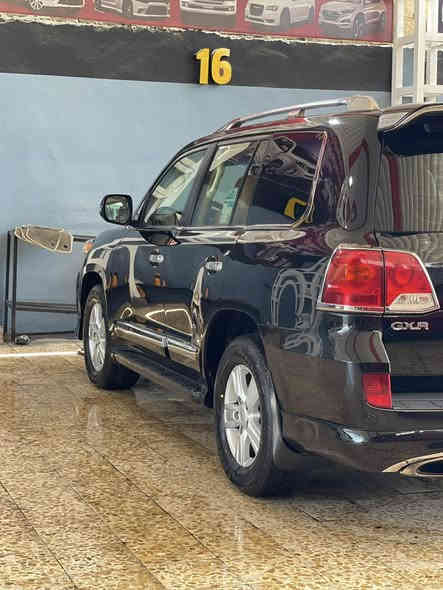 ✅لاندكروز GXR
✅اللون اسود 
✅الموديل ٢٠١٤
المواصفات:-
كاميرا خلفية 
فتحة سقف 
مقاعد كهربائية 
كشنات جلد مشمشي
كشن السائق كهرباء
8 وسائد هوائية
مصابيح زينون امامية 
مصابيح ليد 
بصمة تشغيل 
بصمة تشغيل عن بعد 
اشارة ترحيب في الابوب
3 قطع تبريد 
ثلاجة 
مستشعر وقوف 
محرك 6 سلندر
فورويل دفع رباعي
ويل 18 طخم تاير جديد قبل اسبوع شاده
السياره جاهزه من كلشي 
مكان السياره الموصل القيارة 
رقم صاحب السيارة 
***********
