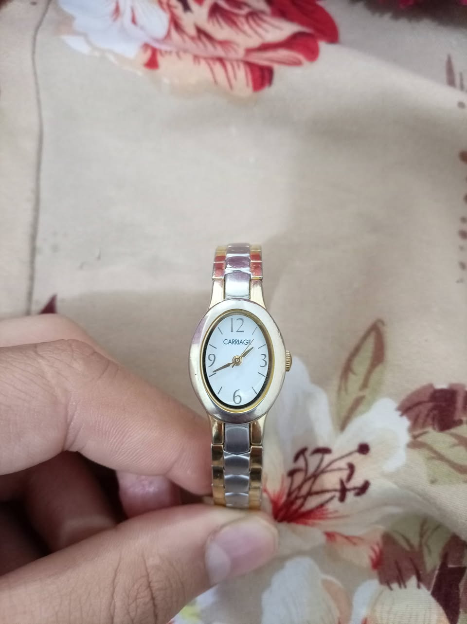 ساعه نساىيه يمكن بطاريتها مخلصا 30قف ربع ماينزل رقم التواصل***********

