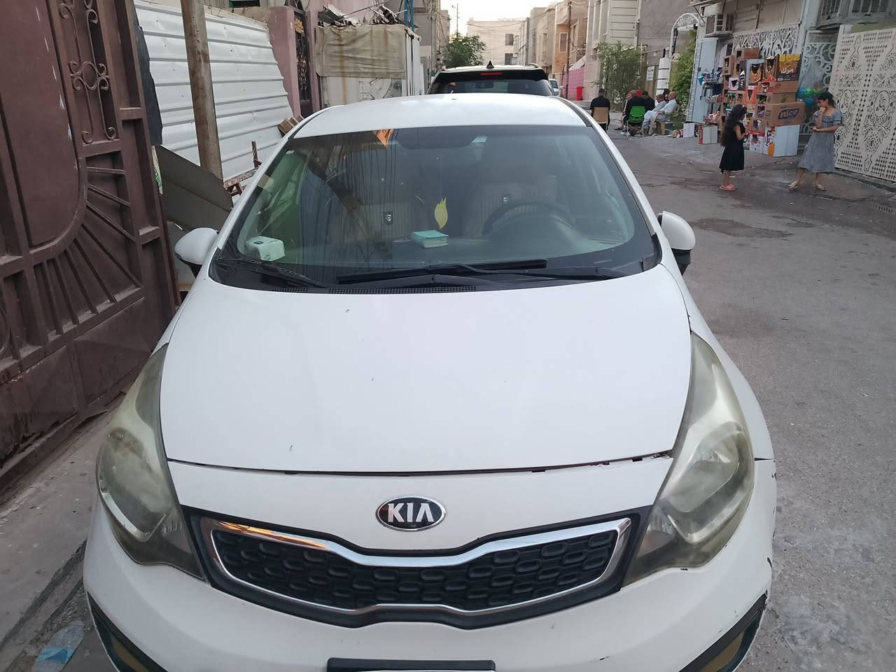 السلام عليكم سياره ريو موديل 12خليجي سنويه 27 بيها بعض الطخات ضربتها الجاملغ الايمن بدون دواخل التبريد شغال كير جديد.  السعر 77 وبيها مجال بسيط.  ***********
