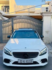 للبيع Mercedes C300 2021  سلايد  شاشة كبيره  عدادات دجتل (٣ اشكال متغي...