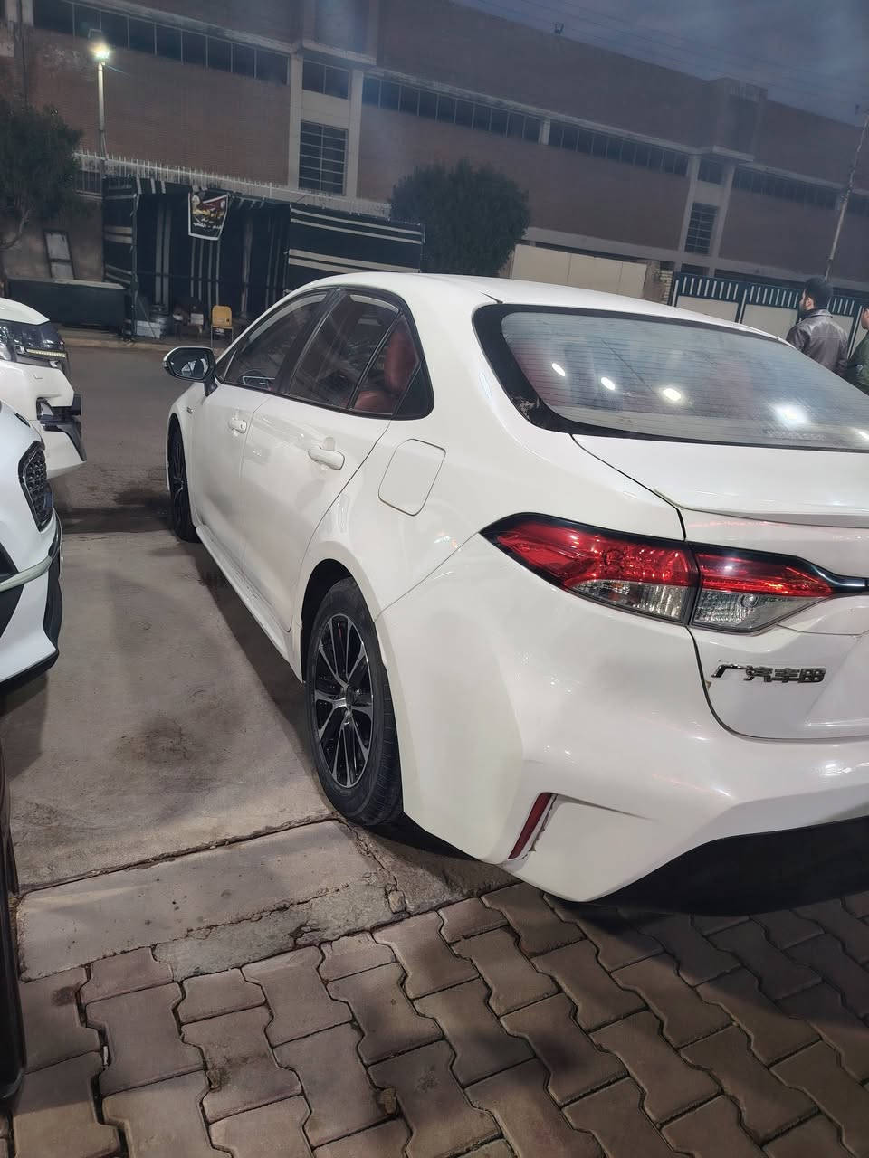 السلام عليكم
كورلا ٢٠٢٤ هايبرد تجميع الصين ماشية ٣٠ كفالة عدا طخة بسيطة بهلال الجاملغ على وضعها 
السيارة مغلفة كلها وتراي زيرو وبصمتين شركة وجاهزة وحلوة 
السعر ١٤٨ 
رقم الهاتف ***********
مكانها الكريعات
