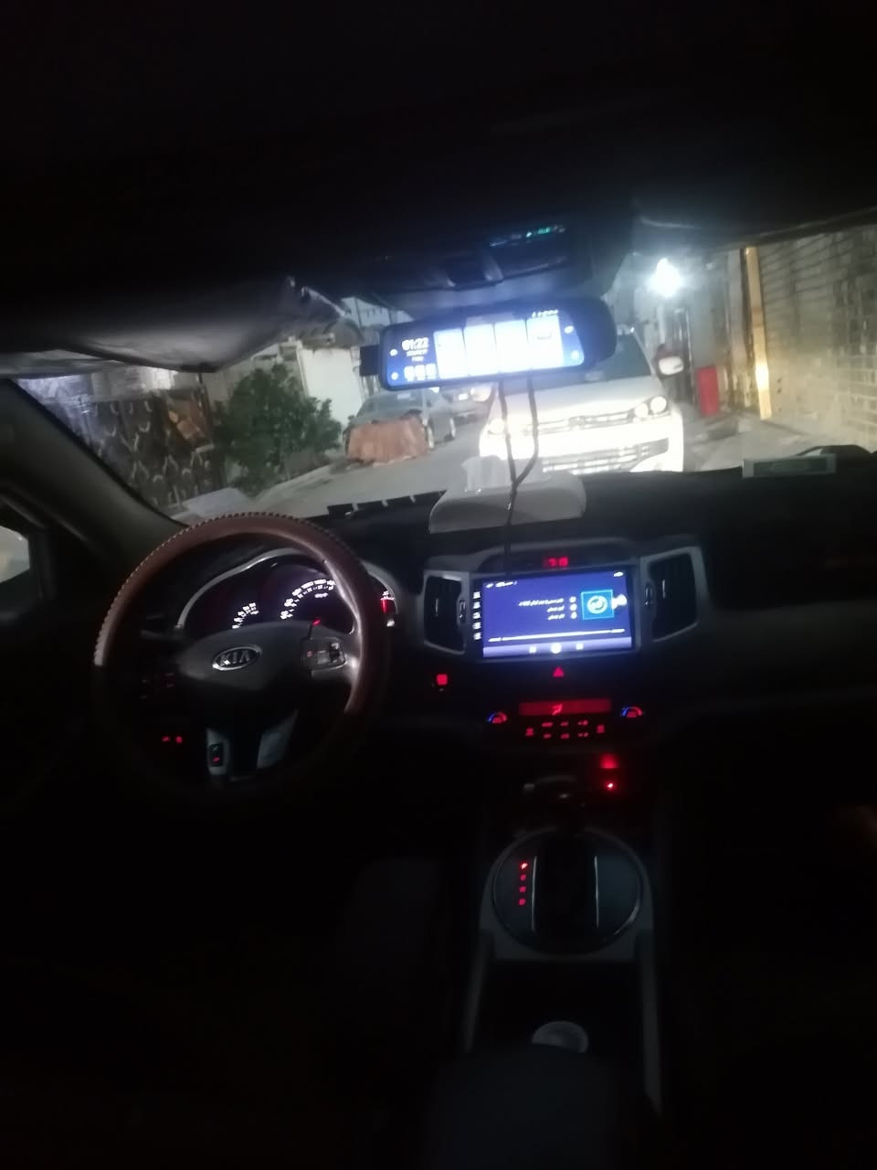 كيا سبورتج خليجي للبيع او مراوس موديل ٢٠١٢ فول مواصفات بدون حادث 
تحكم استيرن
 مري شفط
 حساسات
 بصمه تشغيل
 بانوراما 
منظومة كامرات امامي خلفي
تدفئة تبريد 
صدر جديد 

للاتصال ***********
