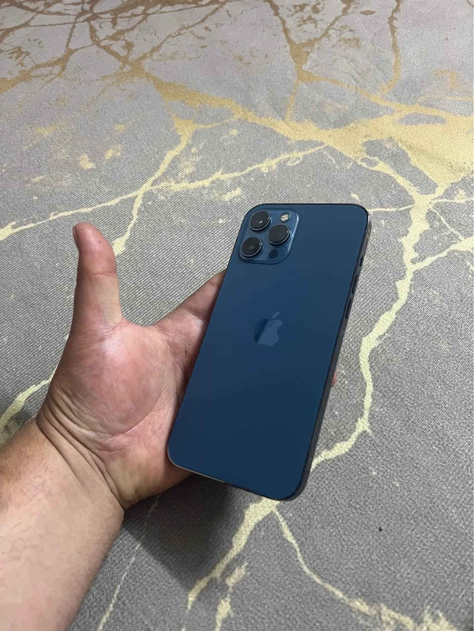 ايفون 12 برو ماكس وتر بروف جان متروك :- 
لون ازرك مميز 
ذاكره 256 
بطاريه 91 بلادي 
شاصيه كفاله حت من الزلغ 
وتر بروف ضد المي 
فيس ايدي شغال 
مستبدل فقط شاشه اصلي اصلي حت ما قاريه وراجع الجهاز وتر باقي الجهاز جديد وعله وضع الشركه السعر 325 العنوان بغداد الكرخ اخوان اني مكلف بل نشر رحمه الاهلكم لحد يطبلي خاااااااااااص الشراي يتصل بصاحب لرقم لو يدخله واتساب ويدلل 
*********** بغداد, العراق
