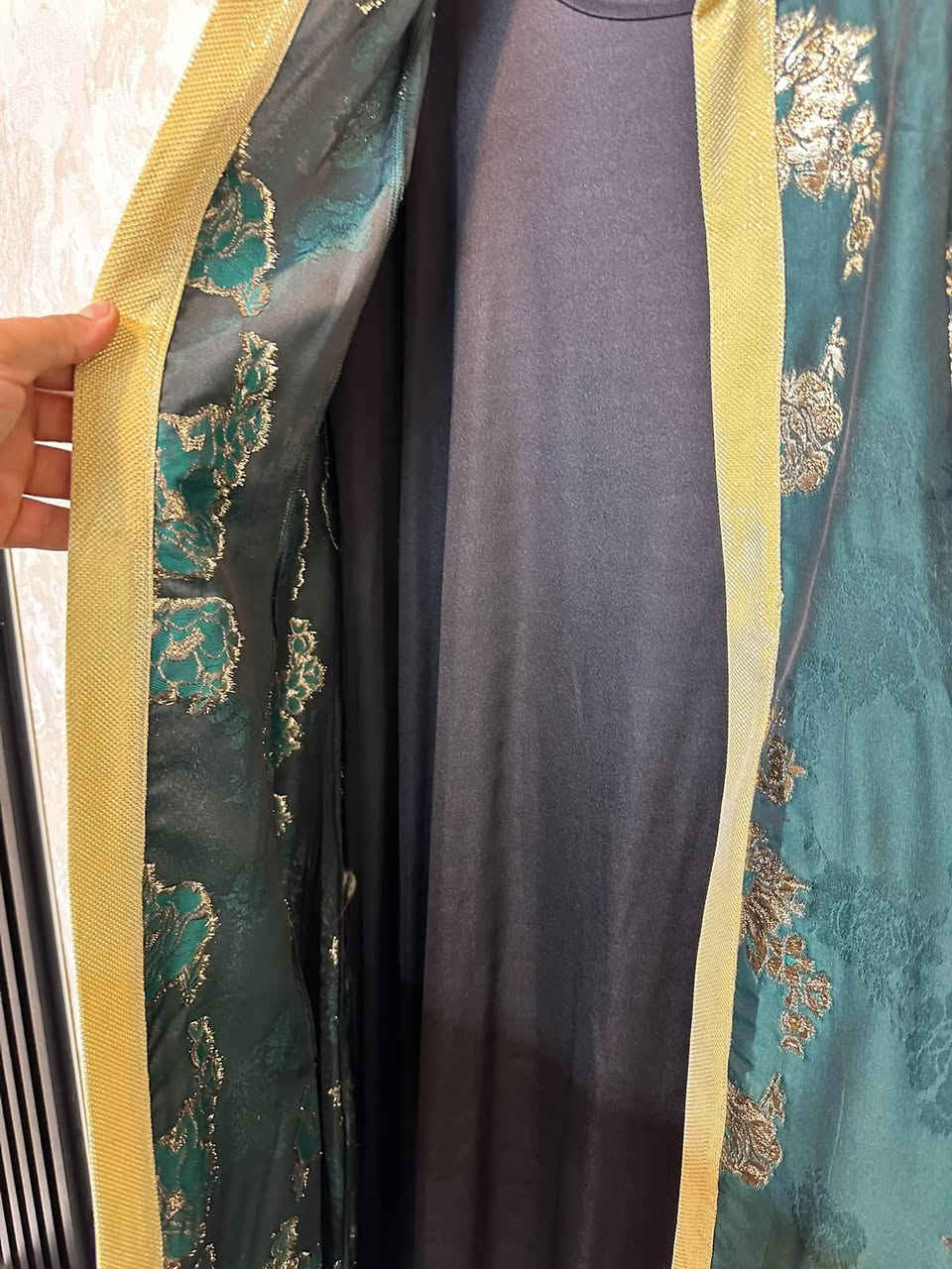 قفطان اصلي وكاله غير مستخدم
صنع الكويت
يلبس وزن من ٦٠الى ٧٠ 
قطعه تحفه


**إذا كنت صاحب هذا الإعلان وتريد حذفه لأي سبب، رجاءا أرسل رسالة إلى الدعم الفني**