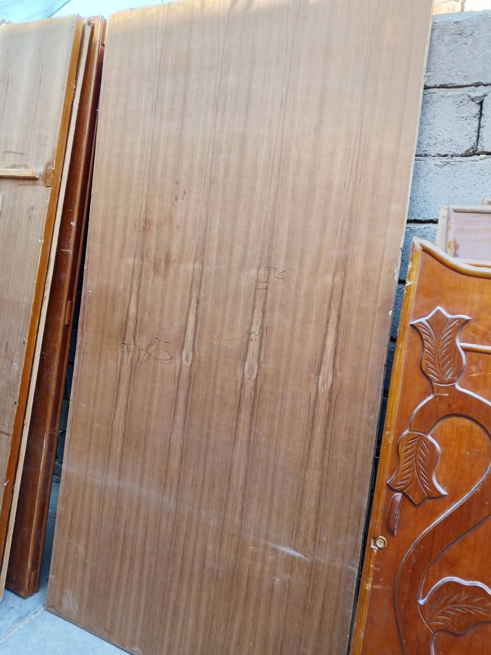 غرفه مفصخه خشم نضيف بس جام محتاجه كامله كل غراضه قيم و اخذ مكان الديوانيه دغاره ***********
