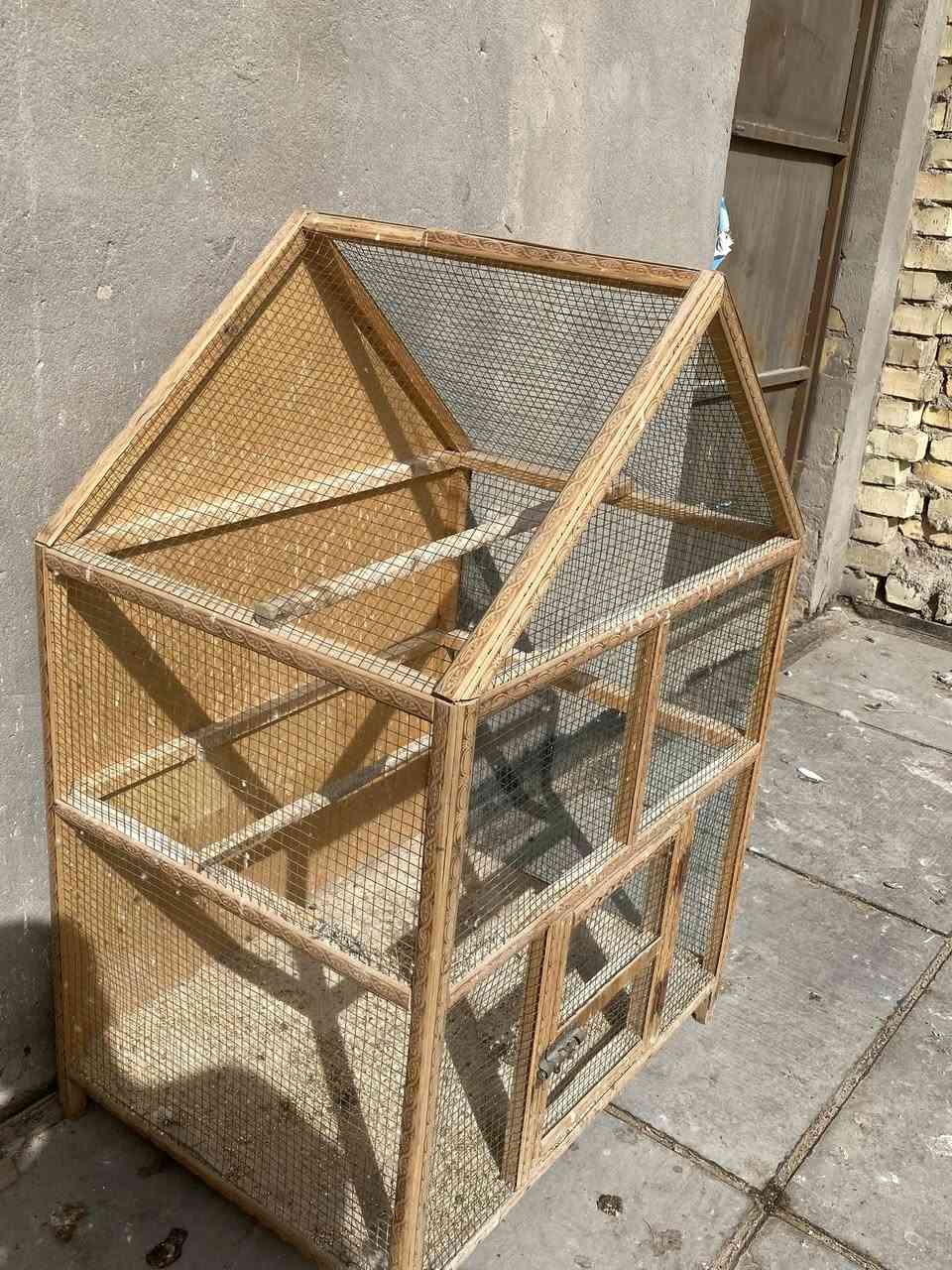 سلام عليكم قفص للبيع لاستفسار الاتصال ع رقم ***********
