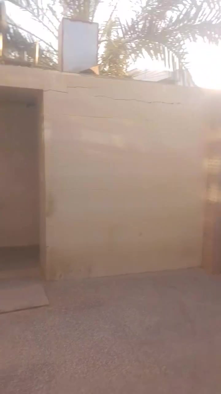 بيت معروض للايجار في الرمادي طابق ارضي مساحته 330 متر متوفر ماء وكهرباء يحتوي على استقبال وهول وصاله ومطبخ واثنين غرف نوم  للاستفسار ***********
