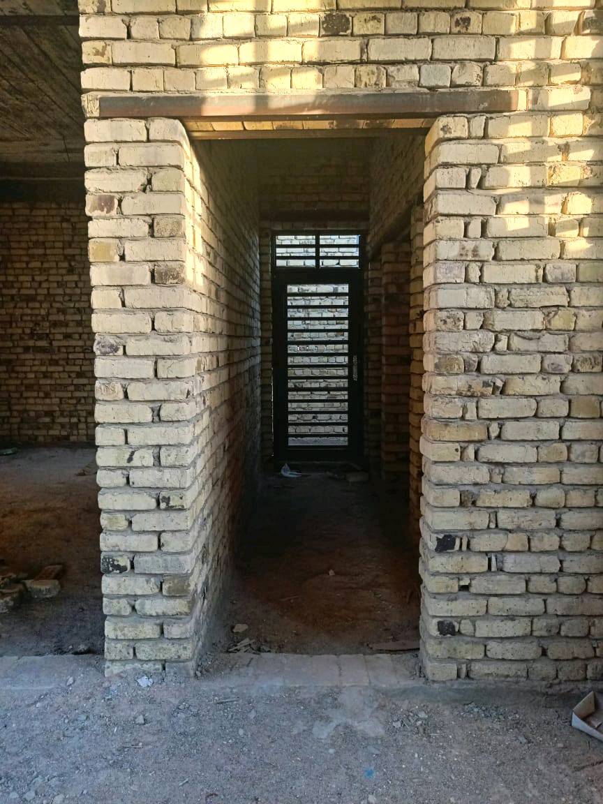 بيت هيكل للبيع 🏠📍
علوة الفحل
مساحة١٥٠ متكون من/
غرفة صالة مطبخ استقبال صحيات غربي و شرقي غرفة غسيل ومخزن و ٢مكشوفة (منور)
حديقة وطارمة الشارع مبلط  الكهرباء ب باب البيت و خدمات ماي وخط مولدة ذهبي 
الرقم للاستفسار ***********