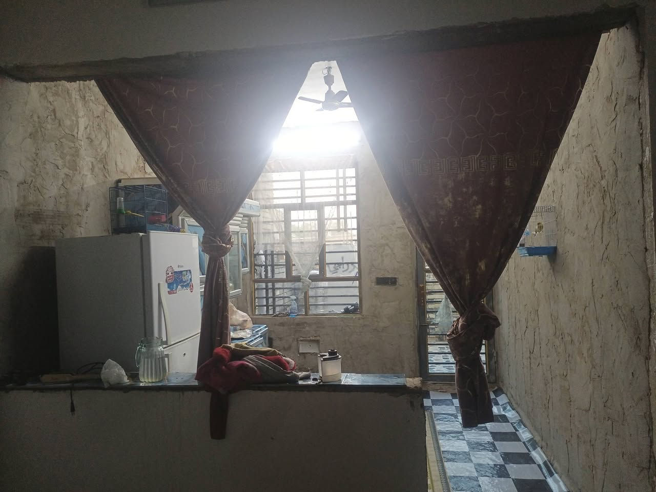 عنوان 7قصؤر شارع ابو علي قرب شارع 20
مساحه 150 متر 
واجهة 7ونص نزال 20. 
فرع 9متر 
كهرباء 
ماء 
مجاري 
تبليط 
اناره 
كامل خدمات 
الإستفسار أكثر على الرقم 
***********
طابؤ زراعي سند 25 قرار محكمه 
نسخه من السند موجود 
#الجميع
