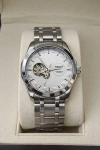 ساعات رجالية • اشكال واسعار مختلفة • توصيل لجميع المحافظات