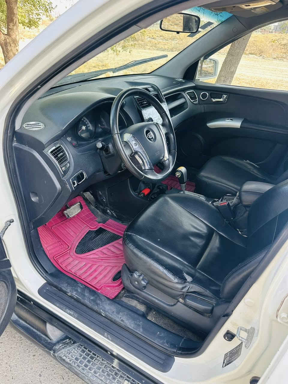 سلام عليكم كيا سبورتج خليجي فول مواصفات 
واحد ع واحد محرك 2000 السياره جديده كلش 
وجاهزه اي نقص مابيها رقم بغداد بيها 3 قطع صبغ 
فقط المكان بابل *********** 
السعر
