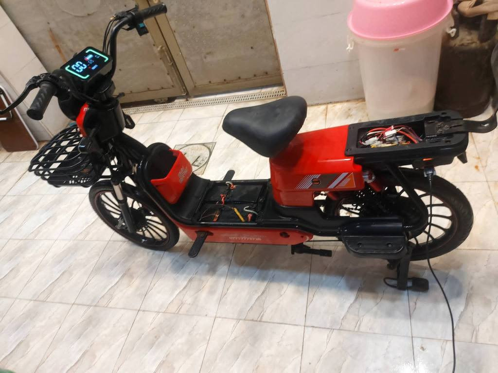 دراجة علشحن نقص بطاريات اطارات جديدة بريكات جديدة شاحنة اصلية كهربائيات كلها شغالة دراجة نظيفة الامرايات الجانبية والبايدرات موجودات كوت الكفاءات بستان الجلبي *********** دهل اوران, واسط
