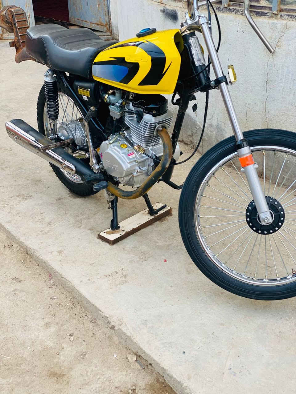 سلام عليكم
دراجه للبيع تعمير جديد مكينه سي جي ام الحربه لهاون 
شاصي 18 اوراق دراجه شوفت عينك جديده واحلى من الصوره بعد مكاني كربلاء سعر 750 وبيها مجال 
رقمي ***********
