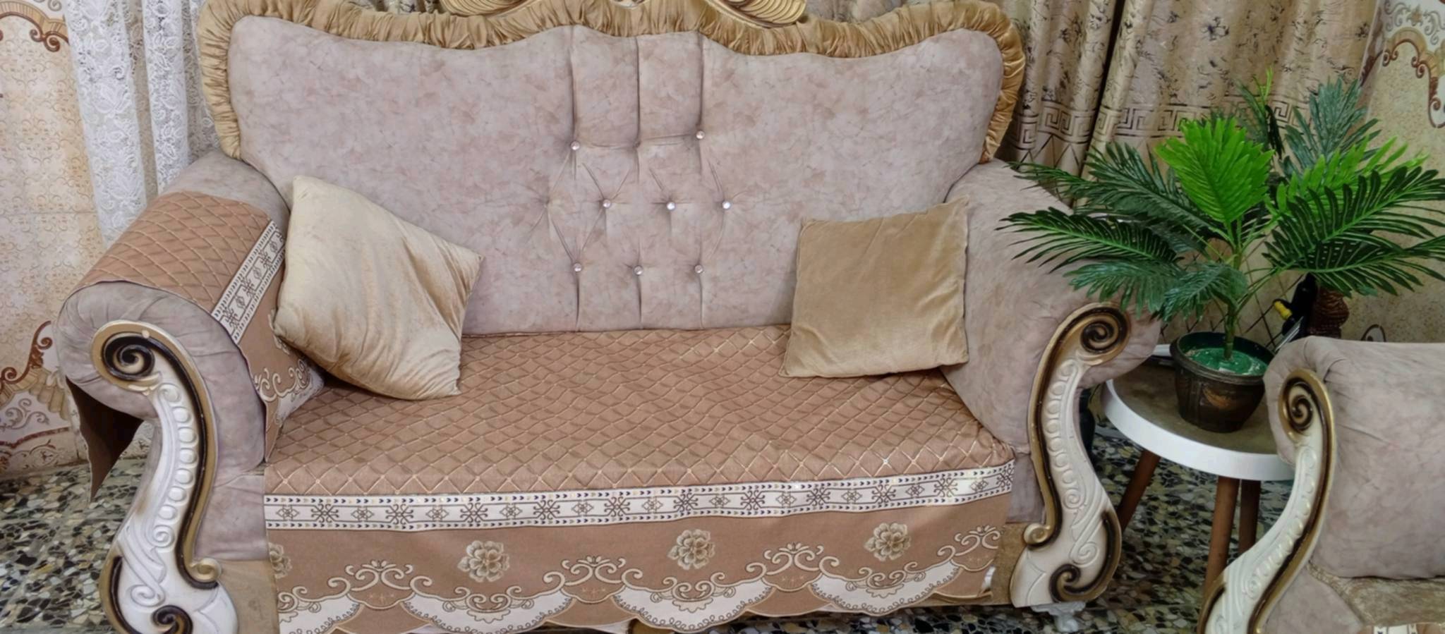 السلام عليكم
تخم قنفات بي ضرر بسيط بس يده وحده تكمه 10 مقاعد 
سعر 175وبيه مجال
مكان بغداد الشعله