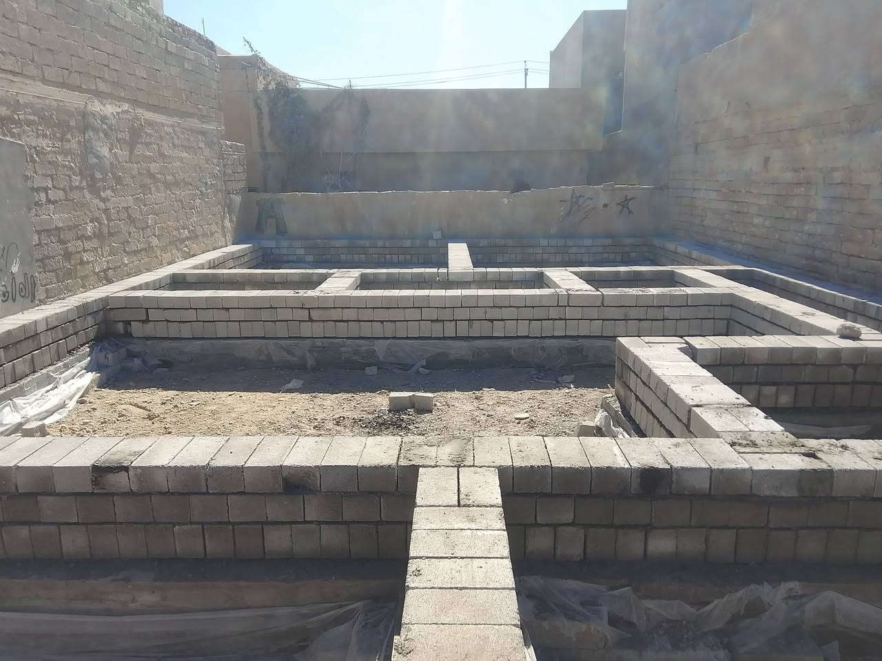 تم بحمد لله مباشره وضع. حجر الاساس 😍😍اشراف وتنفيذ احد المنازل في تكريت القادسيه من الصفر ) مقاولات عامه بناء وتطبيك ارضيات وجدران وترميم المنازل تأسيس ماء ومجاري وتأسيس كهرباء ولدي كادر متكامل للمشاريع  ✨تصميم-تنفيذ-اشراف-استشارات هندسية✨
من الفكرةالاولى لآخر حجر تفاصيل دقيقةونتائج تدوم 💯 للاستفسار الاتصال او مراسله. واتساب ***********
