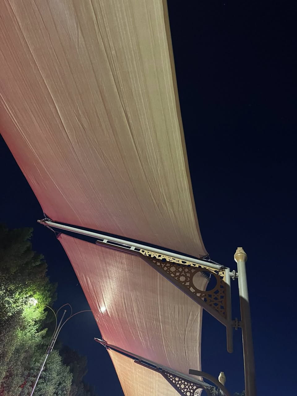 مشبك ظلي من اجود النوعيات ظمان ٣سنوات سعرالمتر1500 دينارمع الحلقات والحبل توصيل كل العراق ٥٠٠٠ ***********
