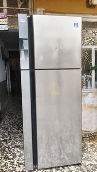 ثلاجة هيتاشي • طباخ فريش • كاونتر برتقالي