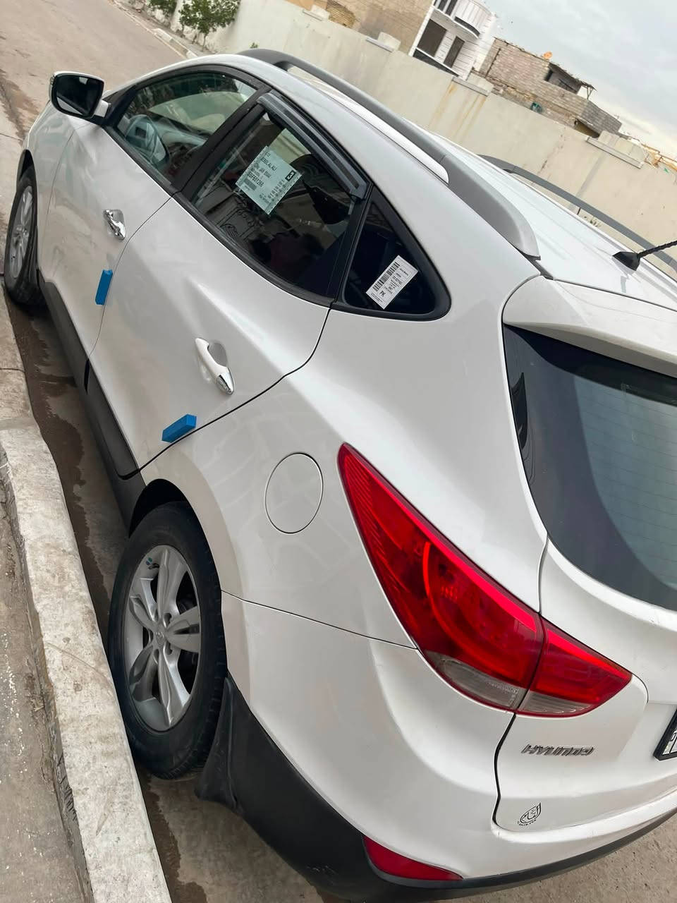 توسان ٢٠١٣ خليجي محرك 2000 دوش
السونر جديد ومرفق مع الصور
رقم بغداد الجديد بأسمي مع هزة جديدة 
مكينة / كير / تبريد / صدر / تمام ✔️ 
السيارة ماشية 153 الف فقط 
منضومة لايت زينون عالي وناصي مع شاشة أندرويد  ومواصفات السيارة الوارد الخليج معروفة // للبيع السعر 105 $ 
للاستفسار الاتصال: ***********
