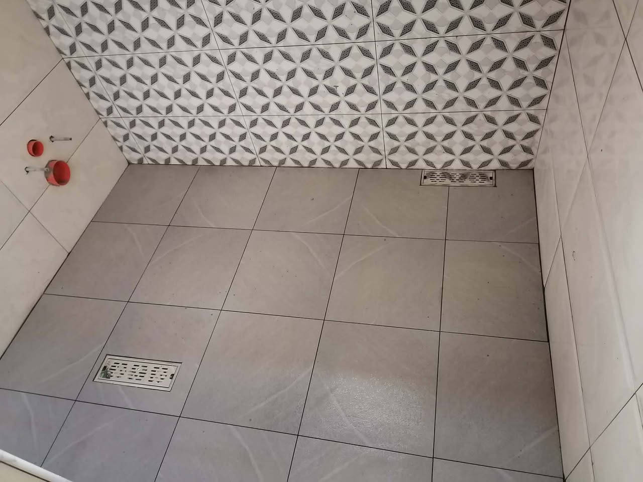 خلفه سيراميك جدران وارضيه متفرغ حالين ***********
