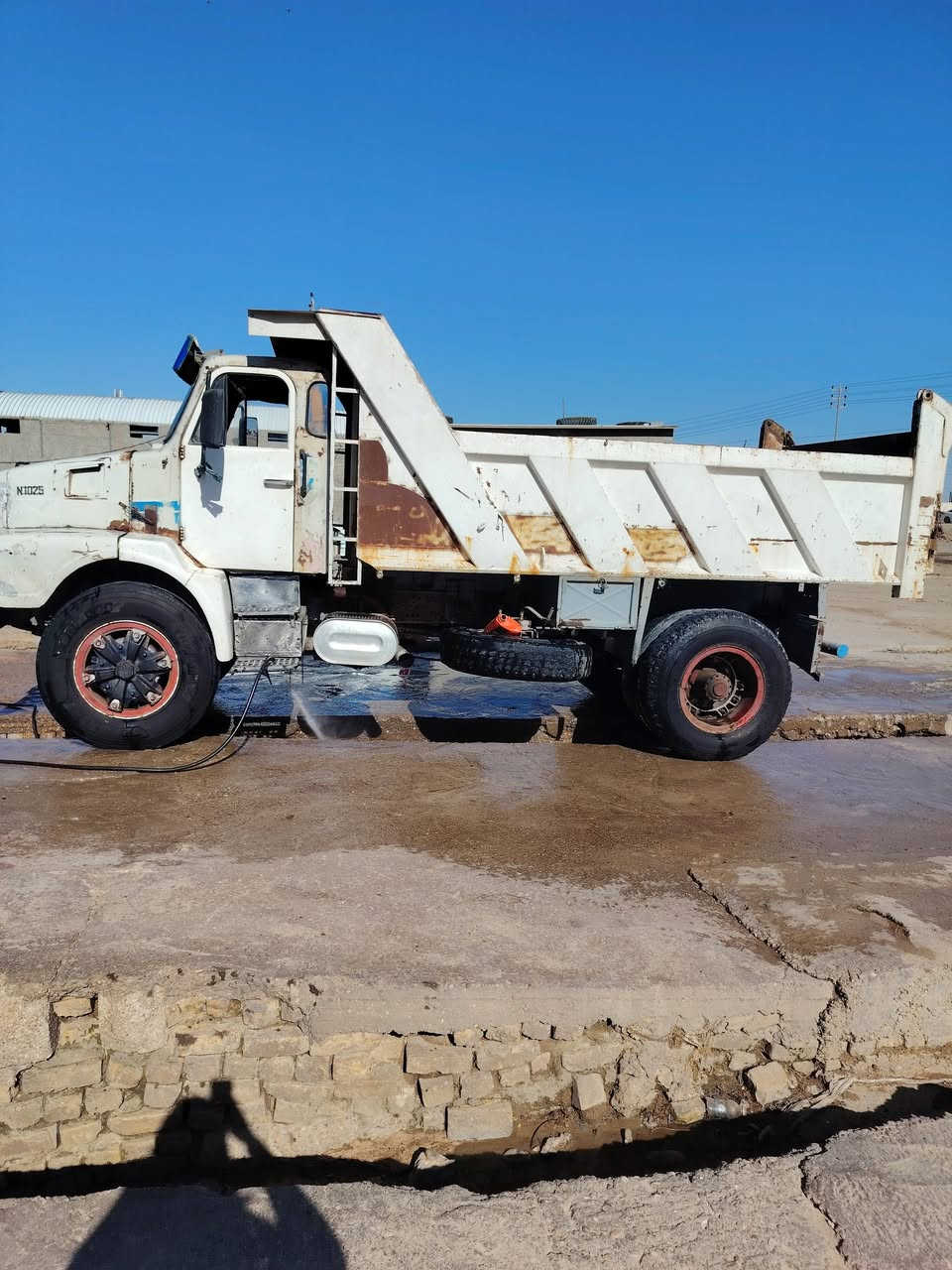 السلام عليكم سياره للبيع فالفو موديل 81 تخم تاير مكينه ج10 ستندر كير 4/4 اكسن جديد تخم تاير سنويه 27 مداور ثاني يوم شرط التحويل الاستفسار ***********
