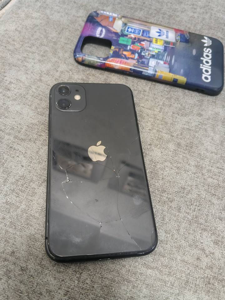 ‏السلام عليكم ايفون 11 للبيع
‏ذاكره 128
‏بطاريه 74
‏جهاز مبدل شاشه اصليه مال جهاز ثاني واضحه بلصور وراجع بلادي مكفول من اي عطل وبي ضمان شكد متريد السعر 175 مكاني بغداد العطيفيه الثانيه 
‏*********** وتساب
‏***********
