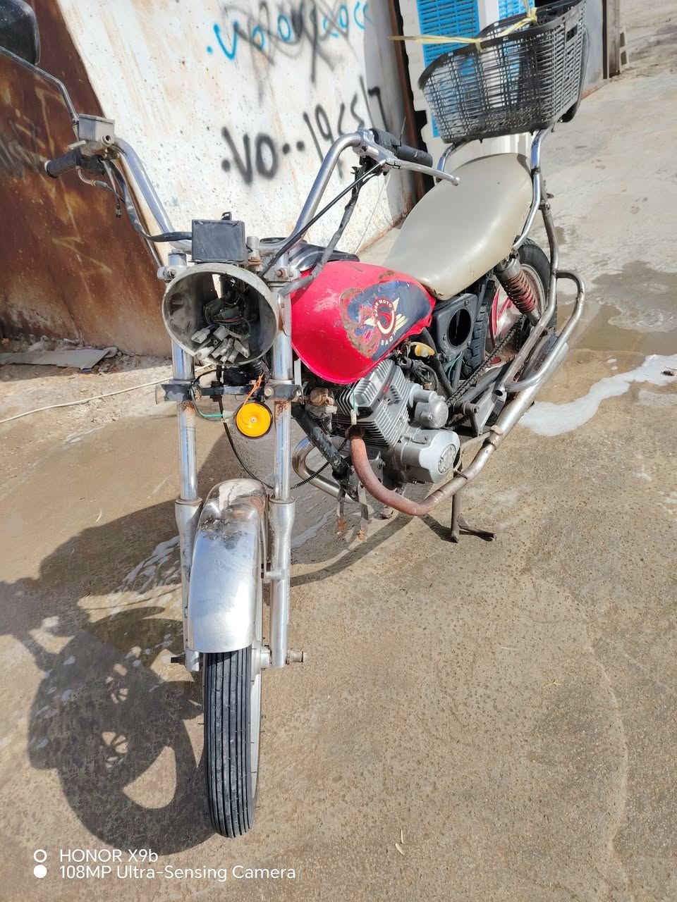 سلام عليكم جونده للبيع أوراق الدراجه نقصهة كهربائيات مكاني محموديه السعر ١٧٥ وبيهة مجال تواصل خاص او ***********او ***********
