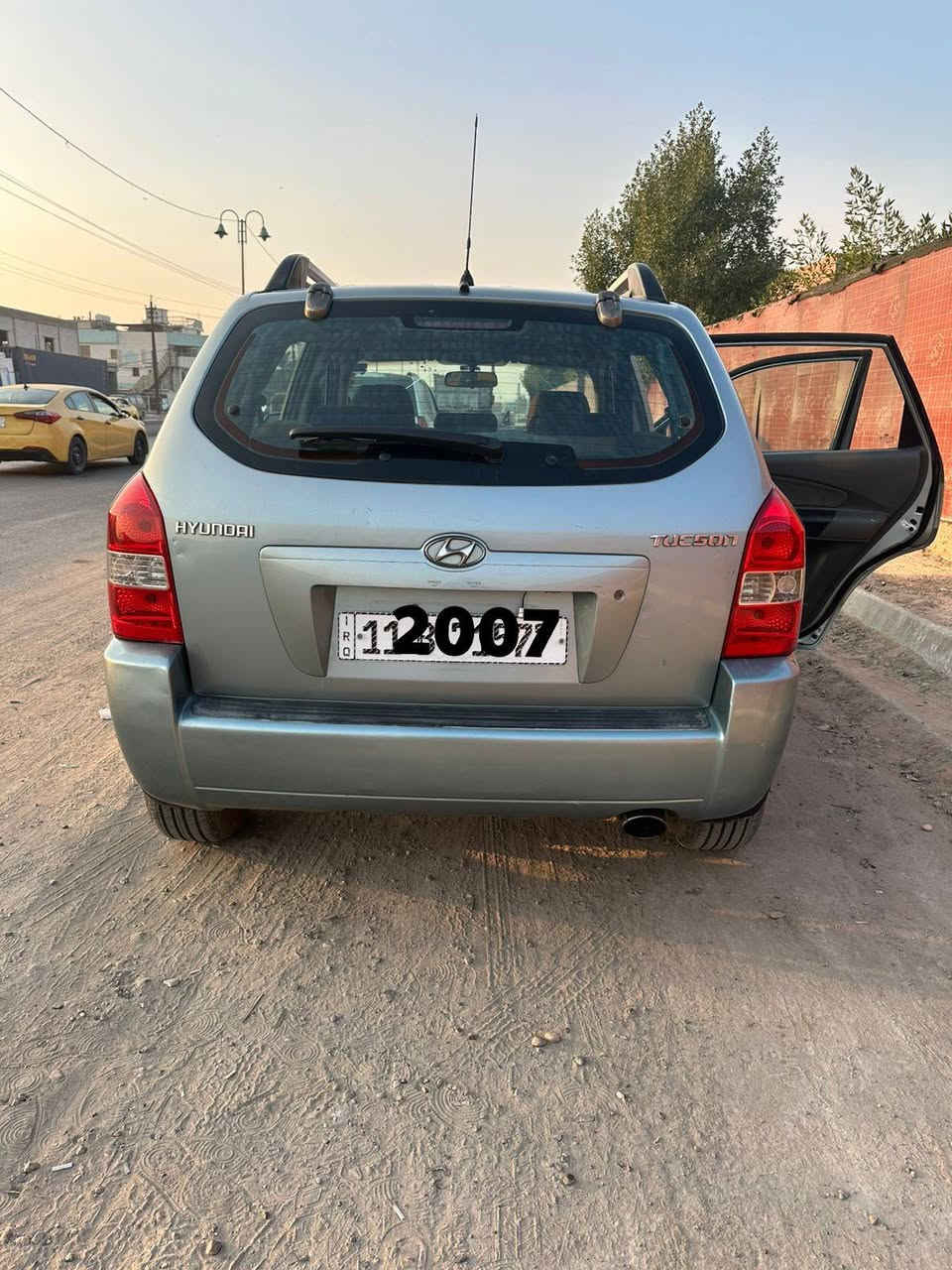 السلام عليكم
توسان 2007 امريكي
سيارة داخلة كلين بدون حادث
صبغ قطعتين اثر جراد
محرك 2000 دوش

رقم دولي جديد باسمي وتحويل ثاني يوم
سنوية 2030
عنوان السيارة بغداد /بغداد الجديدة
الاتصال على الرقم ***********
