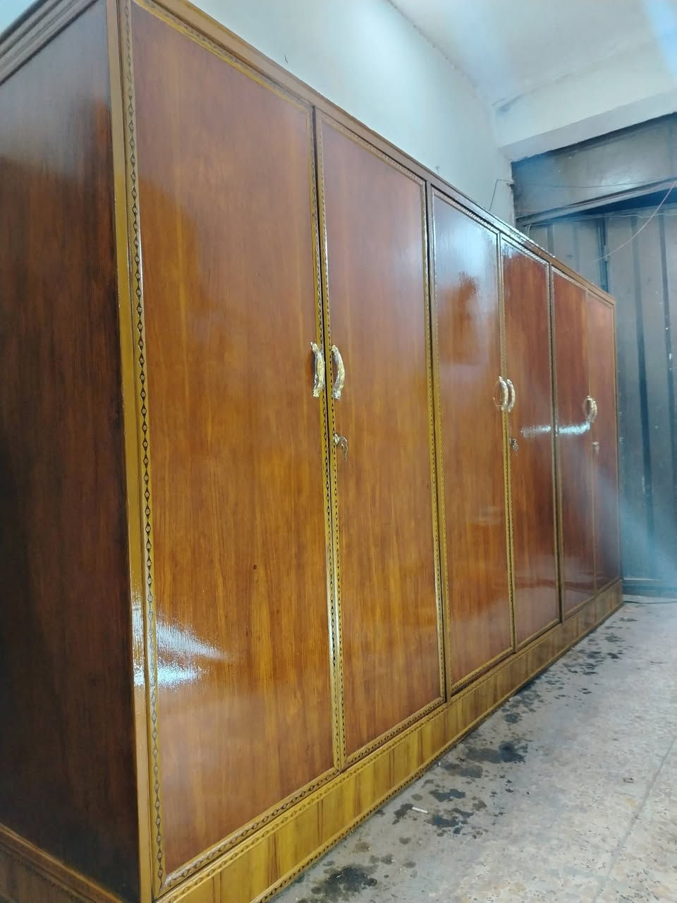 السلام عليكم كنتور صاج ابو الستة مستخدم مصبوغ وملمع كامل اي نقص مابي كامل السعر ٢٢٥ موجود توصيل مكاني الشعلة ***********
