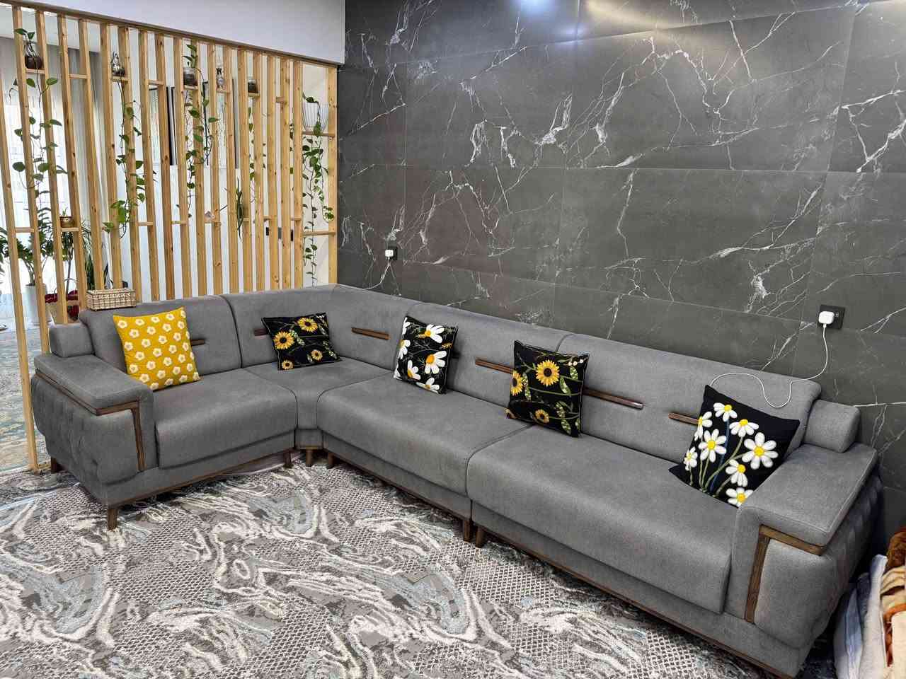 تاخم قنفةى L
زور زور پاكة كةم بةكار هاتووة
مةواد توركى
350* 200cm
نرخى 450,000 مةجاليكى كةم
ناونيشان هةولير
*********** أربيل, العراق
