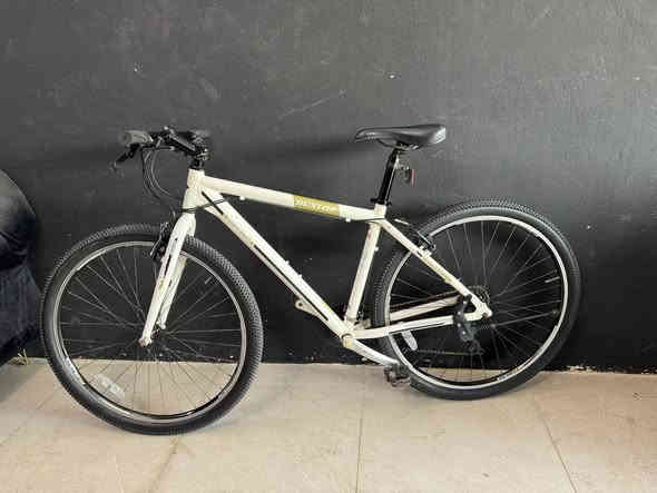 السلام عليكم اخواني  عندي هذي الماركة     (DUNLOP) غني عن التعريف حجم 29 جبلي قياس M معدنه المنيوم ماشه حديد  صنع تايوان علم بريطانيا عليهاا مختومه سستم شيمانوا تورني 3/7 تيرات كنده الدراجة بلادي  سعرها 250 الف وبي مجال الاستفسار *********** خاص مفتوح عنواني موصل معرض الفهد تتوفر خدمة توصيل لجميع محافظات العراق وتحياتي
