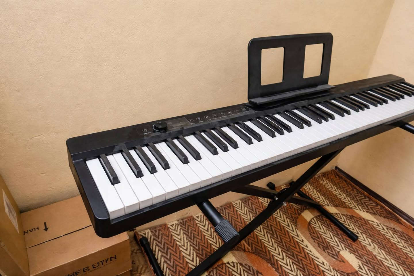 يبانو استعمال شهر نظيف بالكامل 
ZB200 FOLDABLE PIANO
مع ستاند X 
مع حقيبة البيانو 
المكان : بغداد/ العبيدي 
السعر 200 الف


**إذا كنت صاحب هذا الإعلان وتريد حذفه لأي سبب، رجاءا أرسل رسالة إلى الدعم الفني**