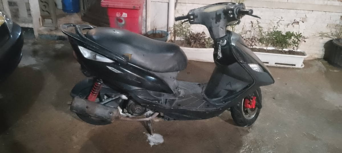 سلام عليكم دراجه ثعلب للبيع شغاله محرك نضيف لا نضوح ولا تبخير نقصهه بس باتري السعر 300وبيه مجال المكان الكريعات الاستفسار على هاذه الرقم ‏‪***********
