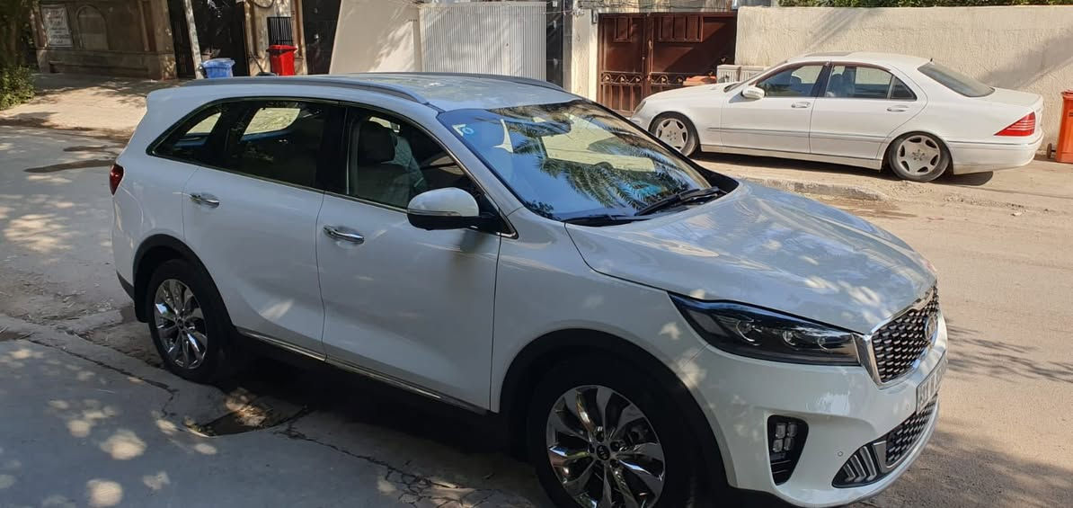 السلام عليكم 
سورنتو 2020 
سيارة موضحة امامكم 
ماشية 64250 الف 
3500 محرك 
4 كامرات 
صندوق كهرباء 
بدون دفع رباعي 
بدون بونوراما 
سيارة خليجية بدون ضرر 
سعر 275 ورقة 
رقم ***********
