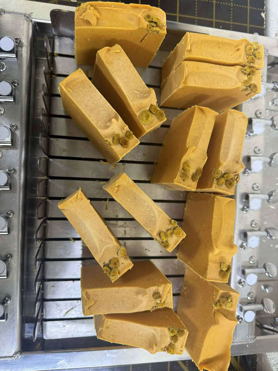 صابون الكركم 
صابون طبيعي يرطب البشره 
مصنوع من اجود انواع الزيوت 
الكميه محدوده بغداد, العراق


**إذا كنت صاحب هذا الإعلان وتريد حذفه لأي سبب، رجاءا أرسل رسالة إلى الدعم الفني**