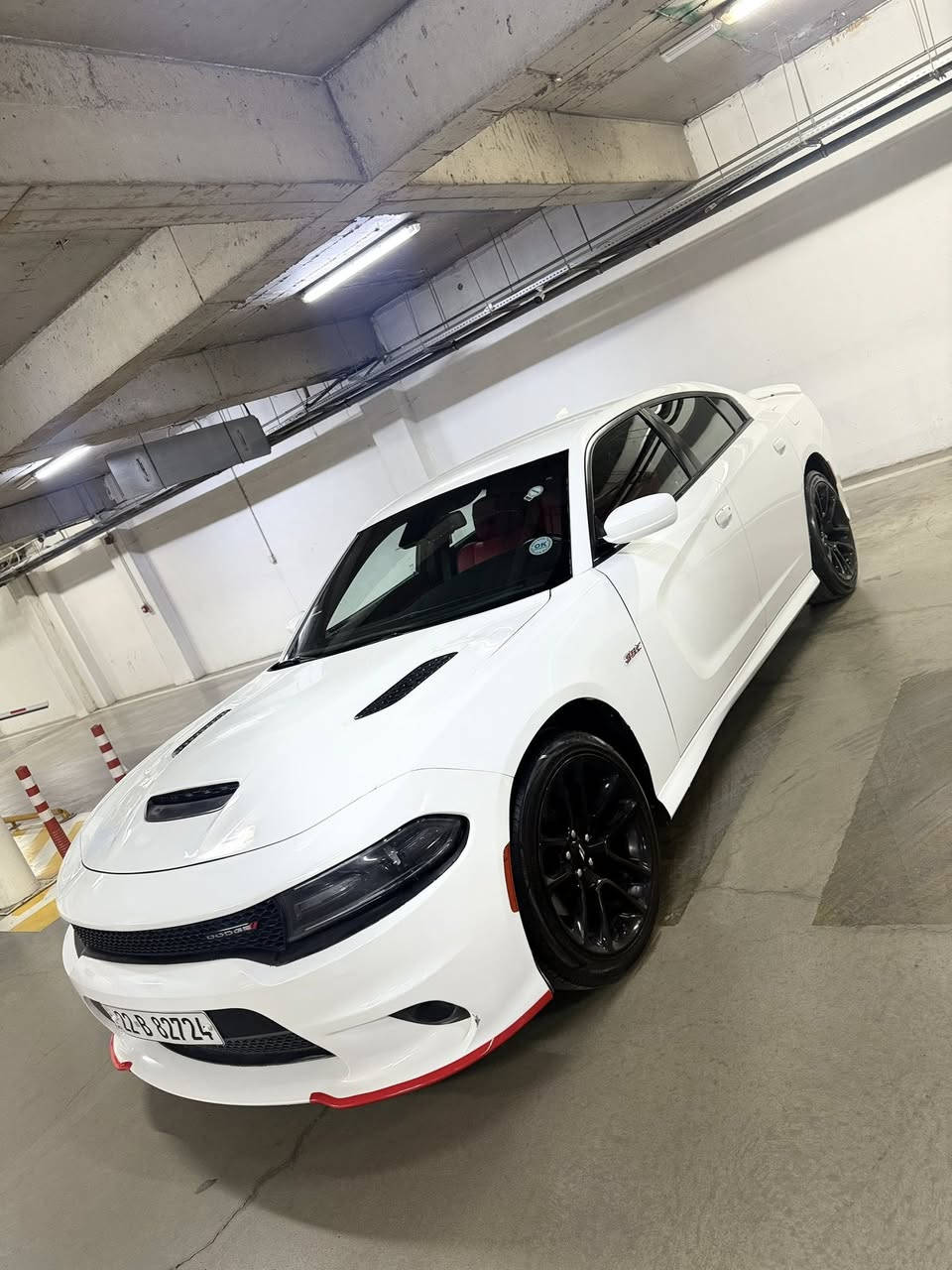 جارجر  جيتي GT  موديل 2021 (  الخليجي الشريكه الهرلم )
() السيد الوان البيض المميز 
 فول مواصفات GT 
الدخل الحمر البيلادي
(اقره المنشور قبل ماتخابرني و بيك خير وتدلل))
(السياره بيها فقد بنيت البدون الدخل بشرط الفحص ) 
سياره جديده اي نقص ما بيهه ابد 📍❤️
(سيارة  ماشية ٧٦الف )
سياره جديده بمعنى الكلمه
رقم  اربيل الجديد كلشي جديد
المحرك : V6.  3.6L .
المواصفات :
* جناح خلفي بلادي
* ويل قياس 20 انچ  بلادي تخم تاير جديد
* ستيرن رياضي . 
مقاعد رياضية جلد   حضن
* كشافات الضباب زنون . 
* المصابيح الأمامية مع LED . 
* حساسات . 
* شاشه كبيرة مع نظام ملاحة نفكيشن GPS .
* الشاشة مع اوپشنات SRT . 
* سستم صوت الپاين .
* مقاعد أمامية كهربائية عدد 1 
* تشغيل عن بعد . 
* محدد سرعة . 
* تلفون بلوتوث . 
* كاميرا خلفية .
* مرايا متحسسة للاضاءة العالية .
* كير شفتر بالستيرن . 
* دخول ذكي (بصمة) .

السعر238📥

مكان السيارة اربيل 
***********

للاستفسار رقم صاحب السيارة***********
وتساب كورك
