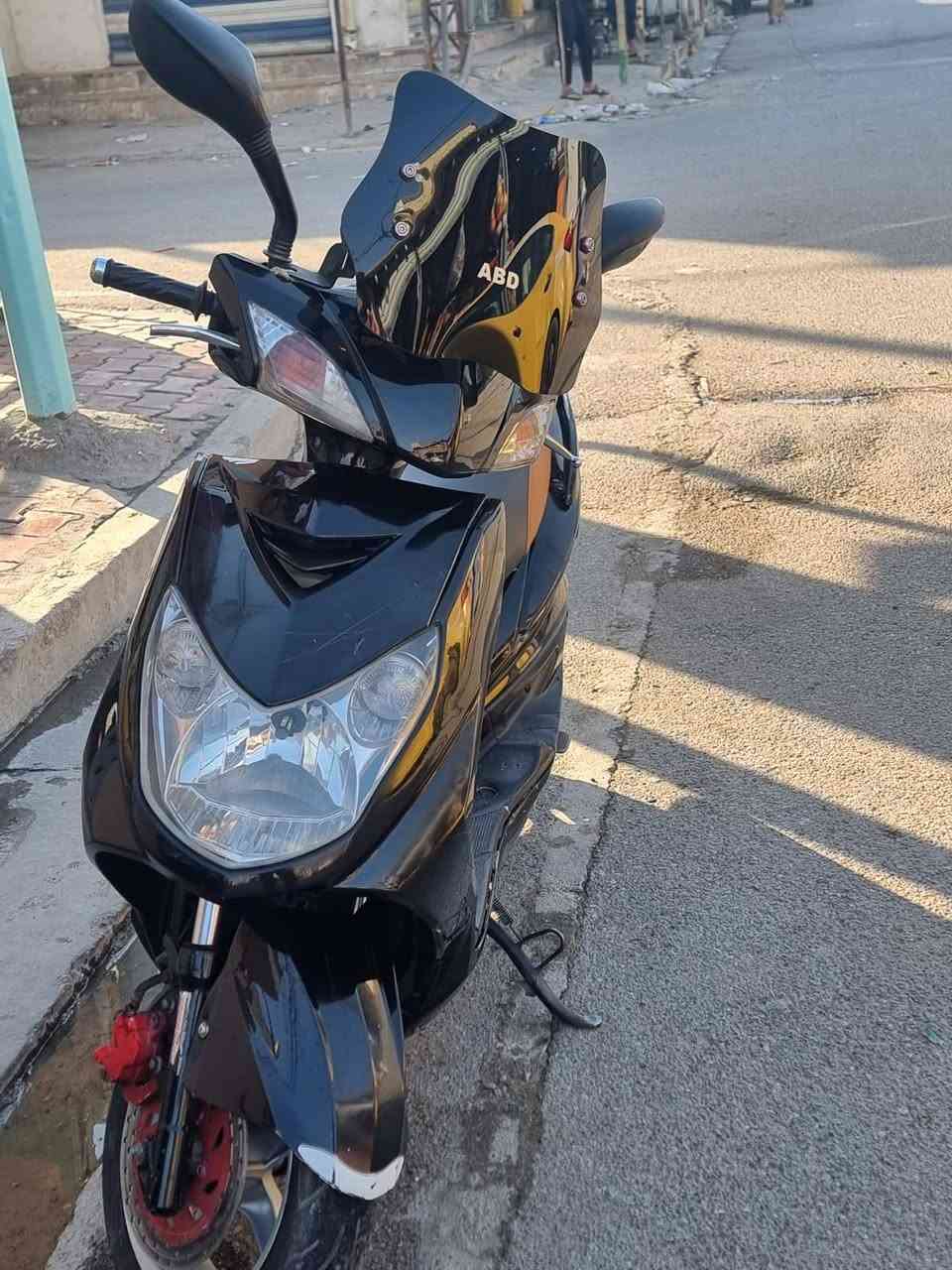 سلام عليكم دراجه سكنس فحل البيع دراجه نضيفه شكد متصور كهربائيات كلها شغاله سعر 900 مكاني بغداد الكماليه *********** هاذا رقمي بي واتساب
