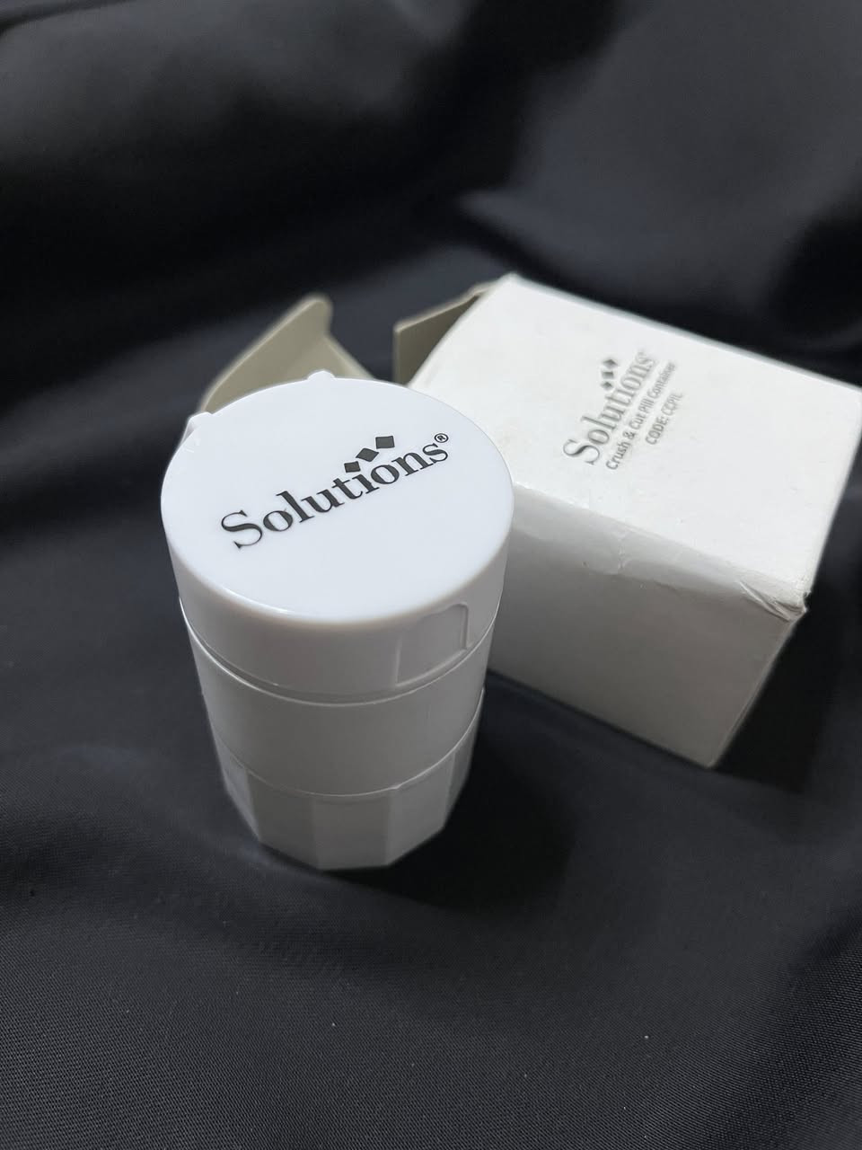 � علبة تقطيع وسحق وحفظ الحبوب الدواء 3×1 🔹
تريد تسهّل أخذ الدواء؟ هاي العلبة عملية ومريحة جداً 👍

✅ تقسم الحبة نصين بسهولة
✅ تطحن الحبوب وتصير بودرة
✅ بيها مكان لحفظ الدواء
✅ حجم صغير وسهل الحمل
✅ مناسبة لكبار السن والأطفال

💰 السعر: ١٠,٠٠٠ دينار فقط
🚚 التوصيل: ٥,٠٠٠ دينار لجميع محافظات العراق

للطلب والاستفسار خاص �


**إذا كنت صاحب هذا الإعلان وتريد حذفه لأي سبب، رجاءا أرسل رسالة إلى الدعم الفني**