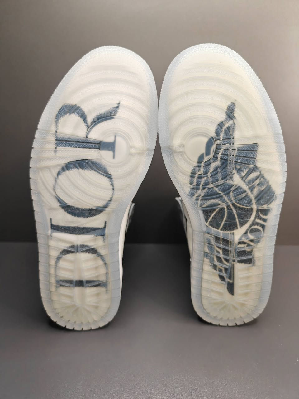 جوردن تحفة انتاج مشترك نايك و ديور قياس 41
متوفر حذاء نايك انتاج مشترك بين نايك و ديور، قياس 41 وطول القدم 26سم، كوالتي ممتاز جدا، طركة جلاتين، جديد غير مستخدم، قطعة راقية بمعنى الكلمه
يوجد توصيل لجميع المحافظات ***********
