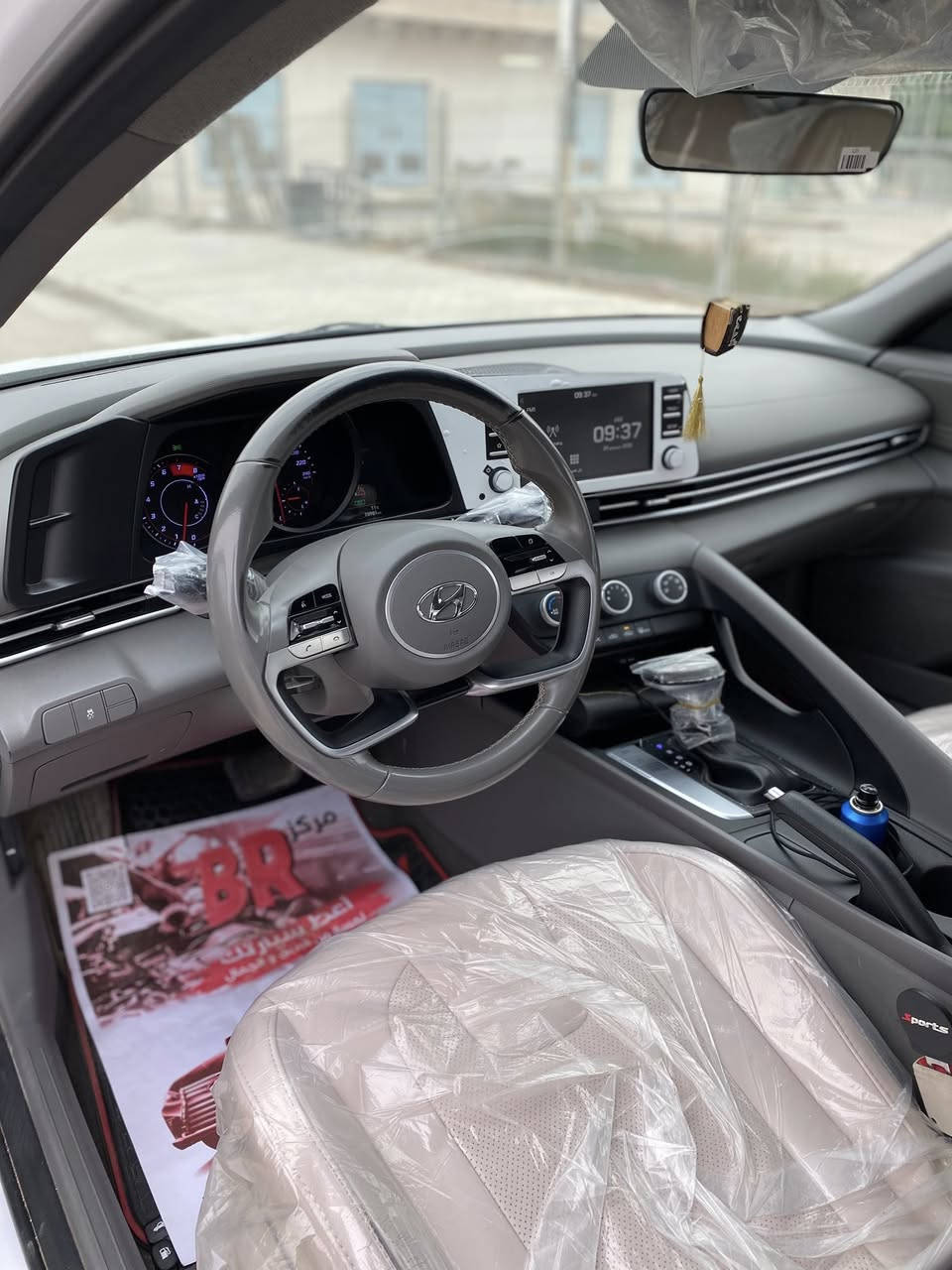 السلام عليكم 

النترا 2023خليجي اخت الزيرو فول 1/1 السياره بصمه بلادي 

السياره عل شرط من كير ومحرك خير من الله 

كشنات جلد اصلي 

دبل ايرباك 

فتحه سلايت  

فول تحكم استيرن

مري شفط وترحيب 

لد نهاري 

شاشه جبيره 

قطعتين تبريد 

ثلاث انظمه قياده

حساس اصلي امامي خلفي

نشره لد ع طول الجنطه 

5 ويل كب كروم تخم تاير جديد 

محرك 1600 دوش

اربعه دسك 

السياره جديده بيها صبغ بطرف الباب شي بسيط وبارد بلبنيد

السياره رقم أربيل 

هزه وسنويه جديده باسم شركه 

السعر 166 وبيها مجال للشراي

مكان السياره نجف

رقمي ***********
