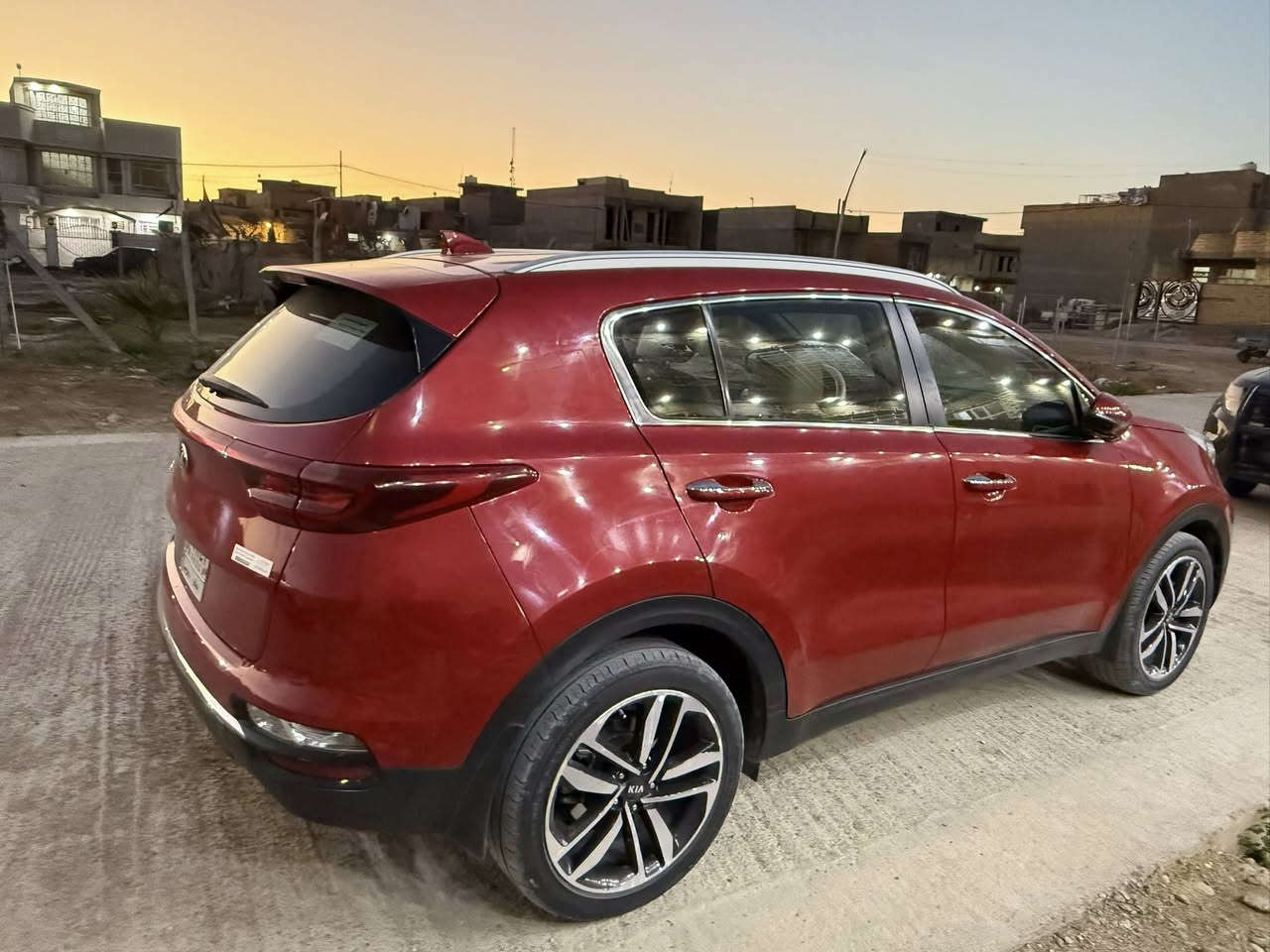 السلام عليكم
كيا سبورتج ٢٠٢٠ فقط صبغ بين بابتين جهة السائق وموضح بالصوره  
والدعامية الاماميه مبدله 
رقم بغداد مكينة ٢٠٠٠ دوش 
جاهزه من جميع النواحي 
السعر ١٧٥ وبيها مجال بسيط  
مكان السياره واسط الكوت 
‭٠٧٧١ ٢٦٩ ١٨٢٣‬
