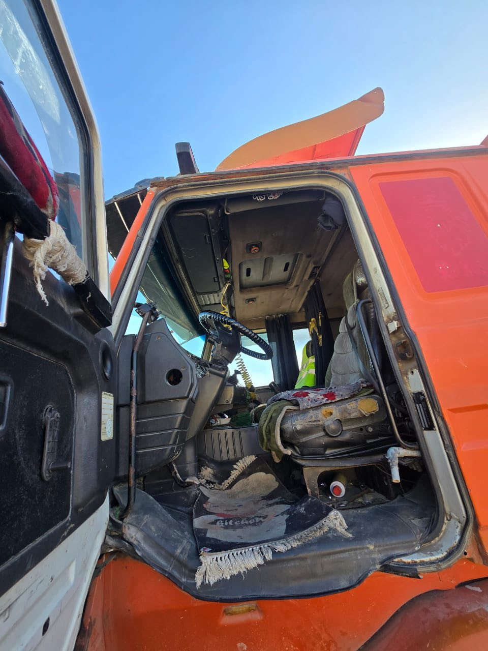 سكانيا ١٢ ونص موديل ٩٢ مجموعة ١٩ بايجر رقم إنكليزي جديد بسمي تحويل مباشر      سياره جاهزه للعمل حاليا تشتغل مابيها اي نقص              
***********
