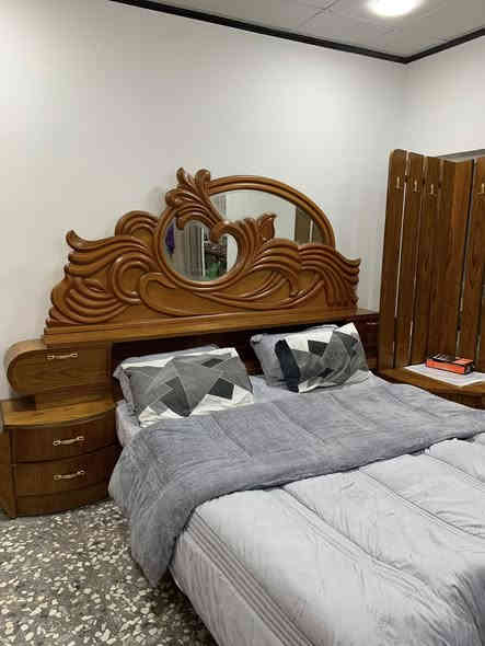 للبيع غرفه خشب صاج غرفة حلوة ونظيفة للاتصال ***********
