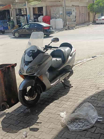 للبيع مابيها نقص
***********
سعر 900 
كامله من كلشي سماعات مبيثري شغال
ديوانيه
