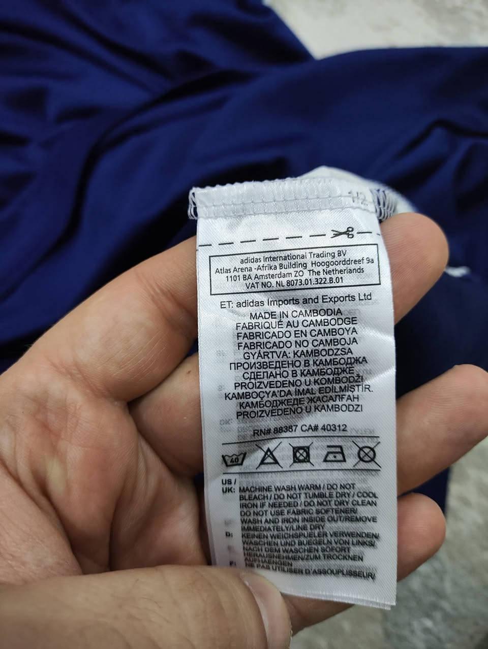 Adidas ✔️✔️ 
باله اوريجنال 💯💯 
النظافة 💯💯 
XXL القياس 
70cm عرض الصدر 
82cm الطول 
يتوفر توصيل لجميع محافظات العراق 🚙


**إذا كنت صاحب هذا الإعلان وتريد حذفه لأي سبب، رجاءا أرسل رسالة إلى الدعم الفني**
